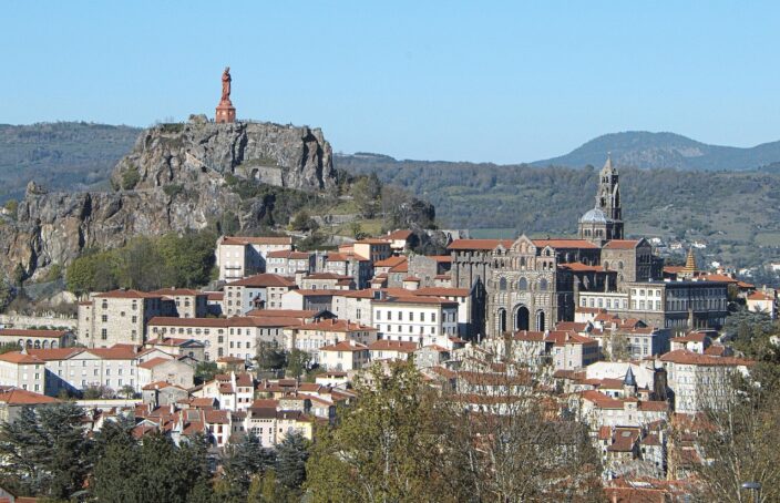 Découvrez Le Puy-en-Velay : Une Ville Historique au Cœur de la Haute-Loire